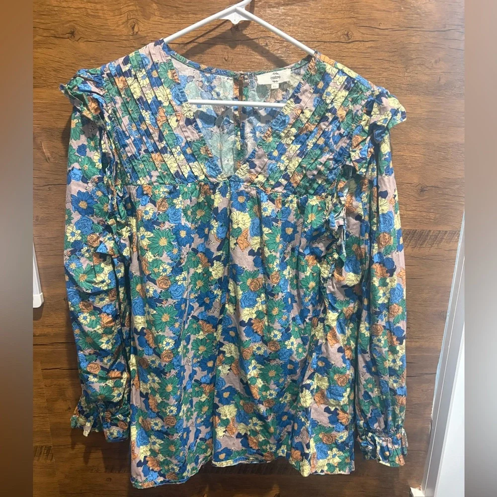 entro Blue Multi Floral Pintuck V-Neck Blouse - Picture 2 of 7